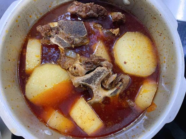 牛腩是牛身哪个部位的肉，牛腩是牛哪个部位的肉（内行人专挑“这4个部位”）