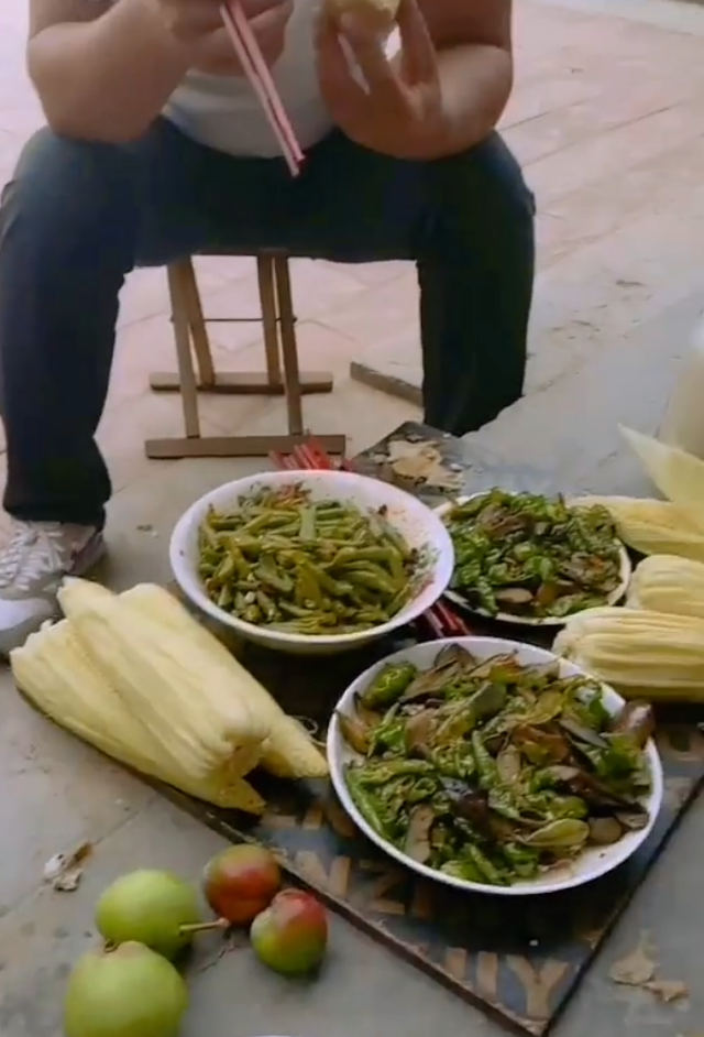 快手如何查看历史看过的视频，快手怎么找到以前看过的视频（在快手上看完这群大爷大妈）