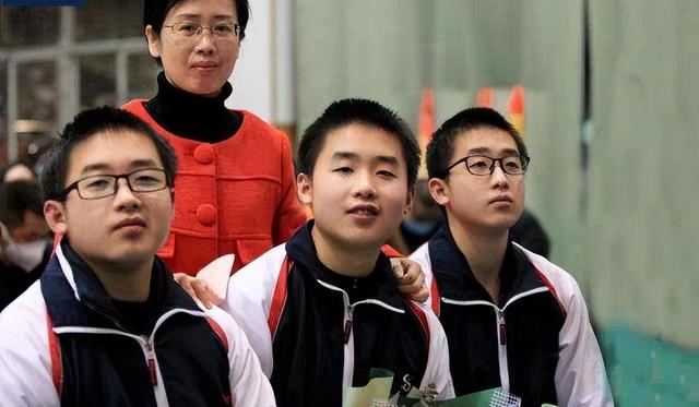 赵振兴664分赵振中674分，3胞胎高考考出等差数列