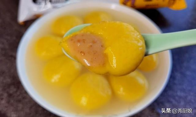 小汤圆怎么煮汤圆的煮法，怎么煮小汤圆的步骤（切记不要开水下锅煮）