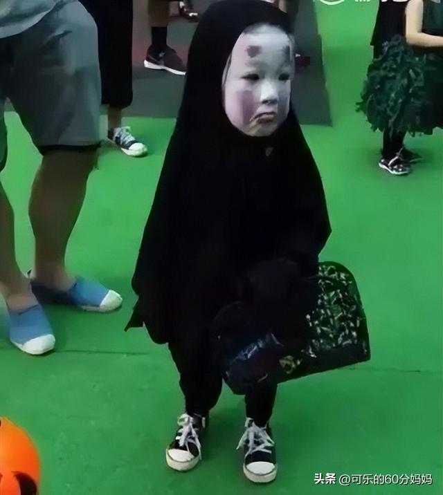 幼儿园小朋友妆容图片，宝宝元旦妆容（幼儿园万圣节妆容，家长有多拼）