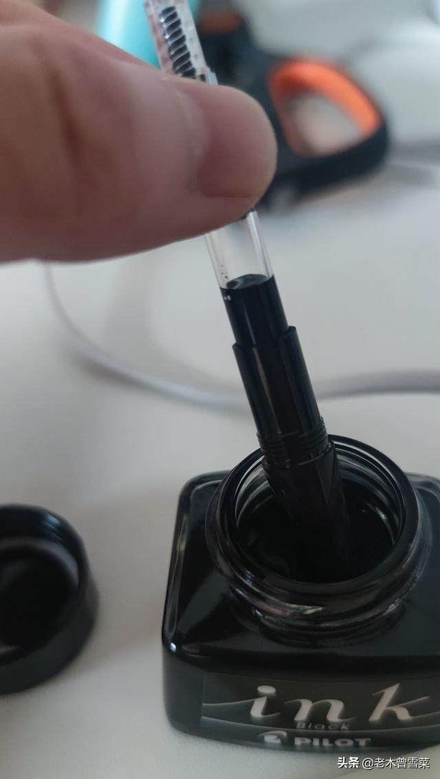 钢笔怎么换墨囊（从零开始用钢笔~钢笔入门指导篇）