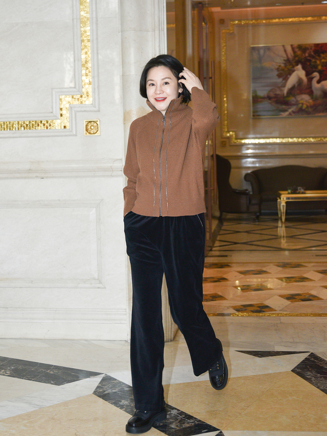 女性服饰搭配技巧图片，女生穿衣服搭配技巧图片（女人到了奔五奔六的年纪）