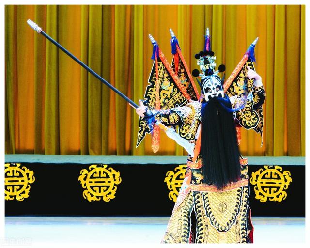 关于张飞的人物介绍，张飞人物简评（《三国演义》人物志之武将张飞）