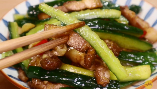 黄瓜炒肉怎么做，肉片炒黄瓜怎么做好吃（技巧和秘诀都教给你）