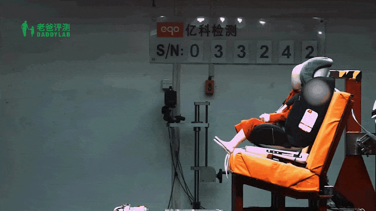 几个月的宝宝可以练坐，几个月的宝宝可以训练坐（孩子必备的安全座椅）