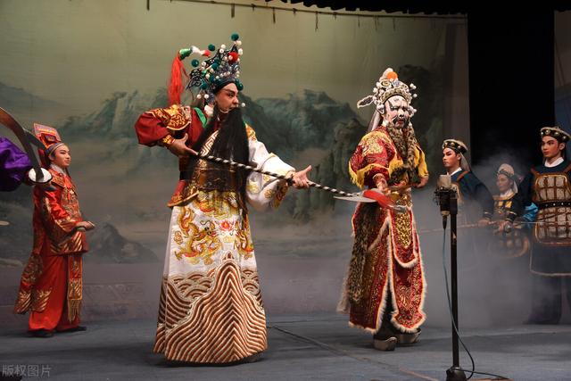 持久的反义词是什么，持久的反义词是啥子（含有借代手法、表示时间很长的成语）