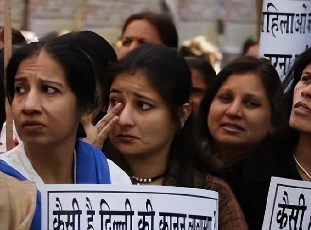 德里黑公交案，2012年印度黑公交案