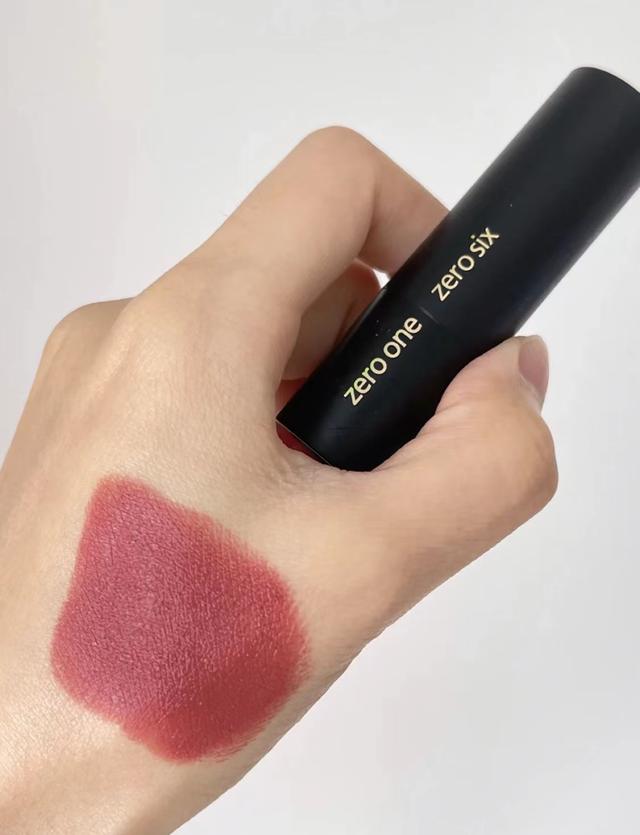 有哪些适合素颜的口红，适合素颜妆的口红（女人“素颜”必备的气质的单品）