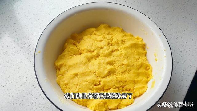 玉米面饼子的做法，最简单玉米面饼子做法（无糖少油松软好吃）