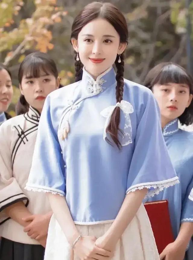 女星穿"民国学生装"居然这么美!网友:古力娜扎端庄,杨紫清纯