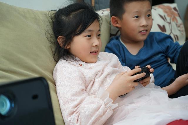 知麻投影z1mini，或许是最适合小青年的千元智能投影仪