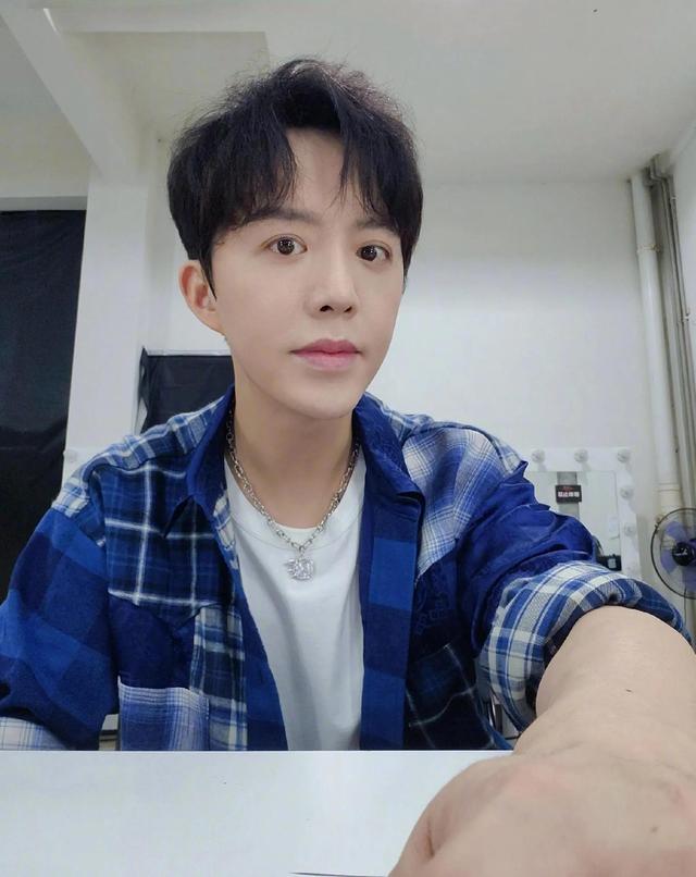 李云迪和郎朗有什么关系，双手出镜真人不敢露脸