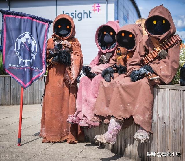 在微信上怎样与人沟通找话题，怎么和别人沟通聊天找话题（试试这十二种技巧）