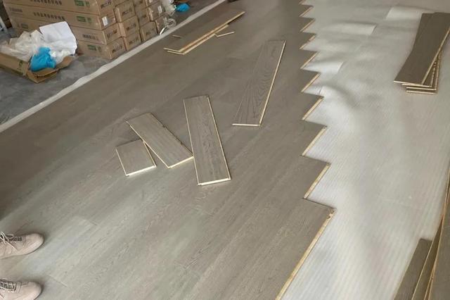 木地板分哪几种材质，常用的木质地板有哪几种（用实木地板还是复合地板）