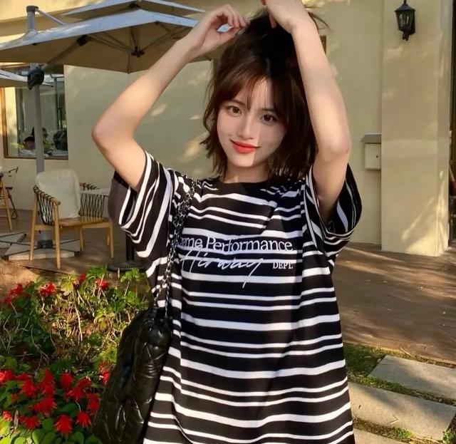 漂亮小姐姐图片，高清漂亮小姐姐的真人头像 俞人间-  ‘玫瑰可以在荒野盛开 深海也可以有星光.’微信（小裙子都觉得怀才不遇）