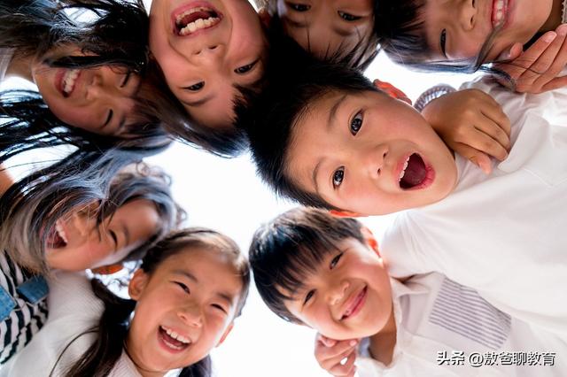 孩子不自信怎么引导，孩子不自信家长怎么正确引导（比单纯表扬管用多了）
