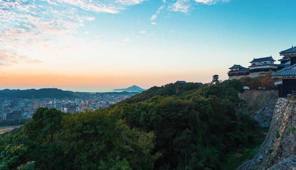 富士山在哪里？位于日本本州岛中南部