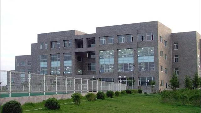 性价比高的二本大学排名，这25所“二本大学”（这两所二本院校背景深厚）