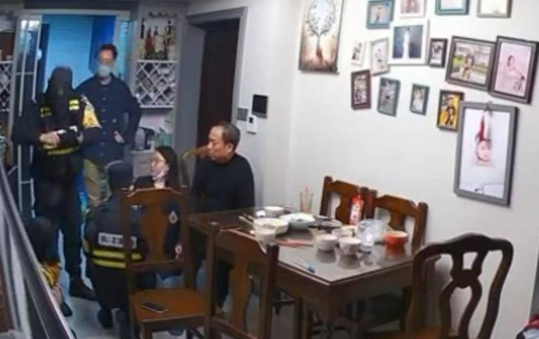 后置摄像头是别人看到的自己吗，后置拍出来脸超歪巨丑正常吗（安装家用摄像头必须知晓的法律风险）