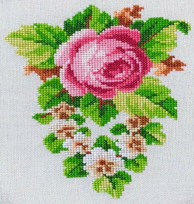 在家加工十字绣，在家加工十字绣赚钱吗（这些漂亮的十字绣都是她缝制的）