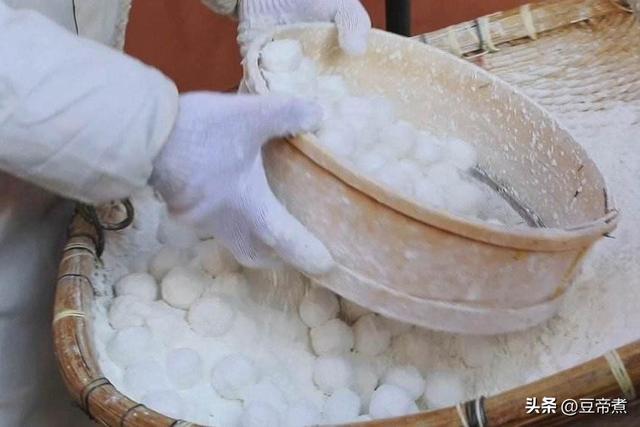 汤圆和元宵的区别在哪里，汤圆和元宵的区别在哪里知乎（元宵节的“元宵”和“汤圆”到底有什么不同）