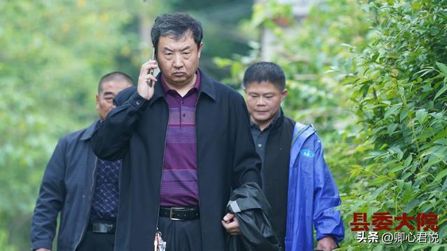 领导真心重视你的表现，领导重视你的表现有哪些（看不懂“小人物”梁三宝）