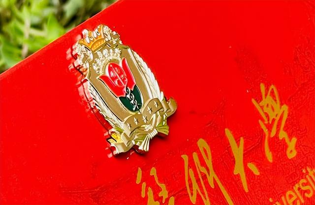 中国邮政物流查询，如何查询中国邮政物流编号（这些心意满满的录取通知书）