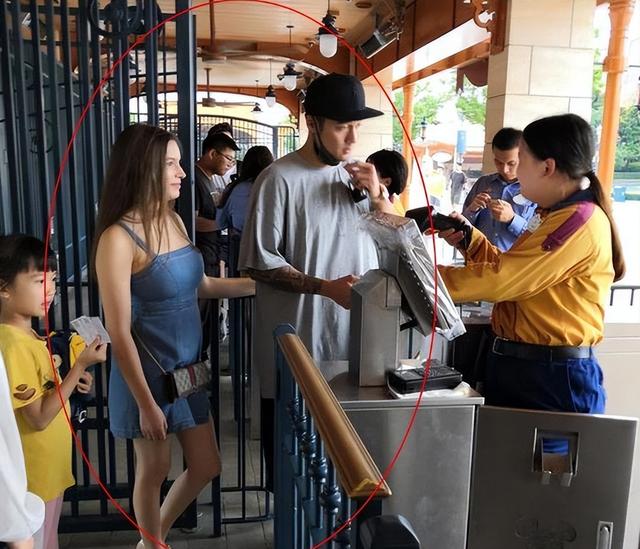 蒋劲夫家暴的来龙去脉，终于为他当初的粗暴行为