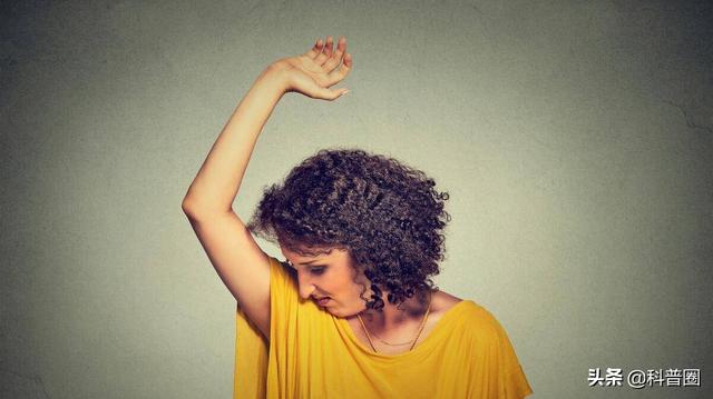 狐臭是怎么引起的，女生狐臭是怎么引起的（科学证实：有狐臭正常）