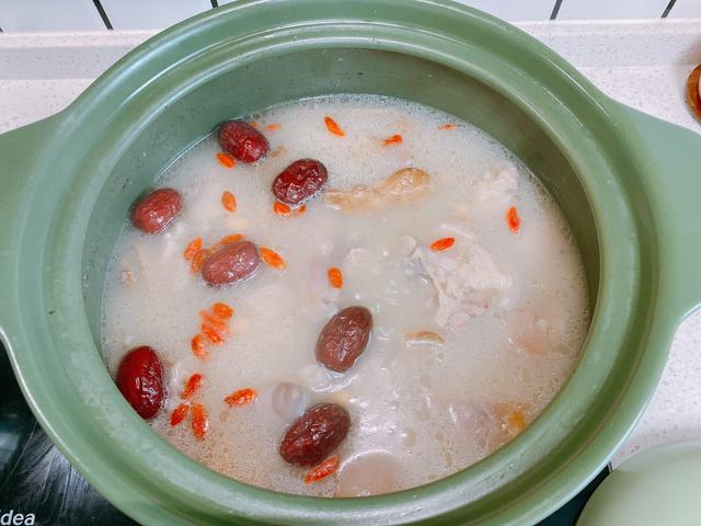 黄豆汤的功效和作用，黄豆汤的作用与功效（秋冬进补不能缺的一碗汤）