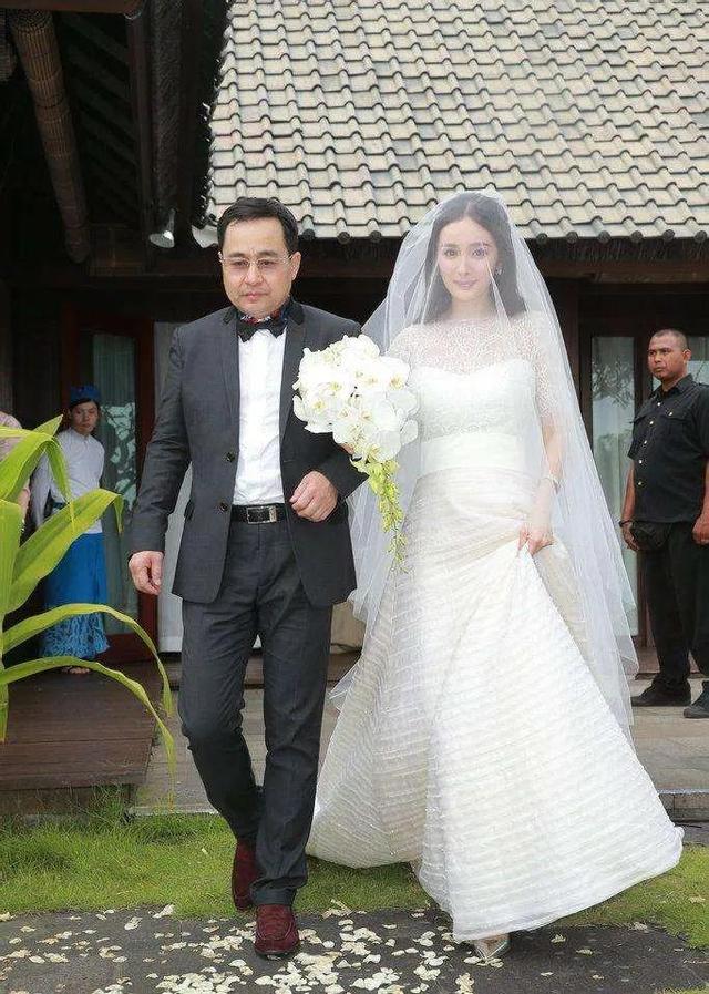 杨幂刘恺威婚礼直播，杨幂刘恺威婚礼背后的小秘密（笑得最甜的不是新郎新娘）