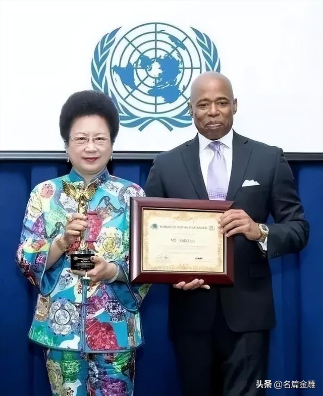 蚕丝被怎么鉴别，蚕丝被怎么鉴别真假烧出来灰是什么样的（24年坚守假一赔亿诚信品牌金加瀛创始人卢亚波蚕丝被怎么辨别真假）
