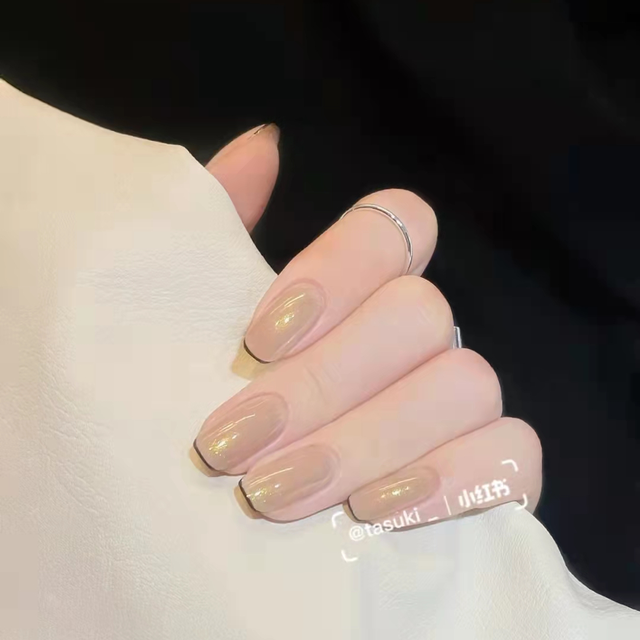 指甲油裸色和透明色有什么区别，护甲油和透明色的指甲油一样吗（显白好看，春夏必做）