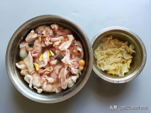 玉木耳怎么吃，木耳可以煮汤喝吗（这一道菜要多做给家人吃）