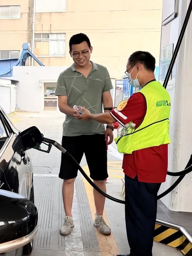 刨冰机多少钱一台，刨冰机价格（刨冰机（加油站服务有“凉”策）
