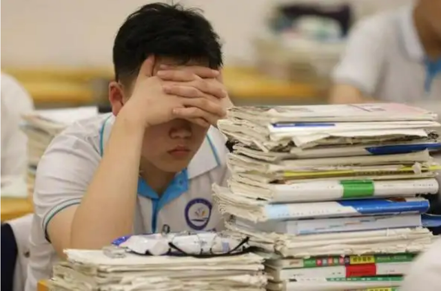 现在还可以复读高三吗，2021现在高三学生还能复读吗（高中禁止复读或成定局）