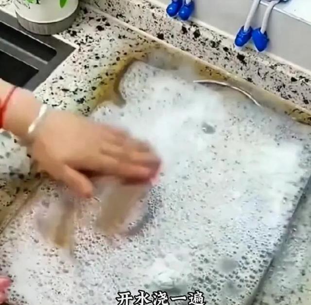 小苏打去霉点最有效的方法，小苏打怎么去霉斑（活了30年才知道的除霉小技巧）