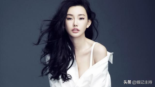 导演王晶御用女郎童菲现状，拍3部电影狂捞26亿