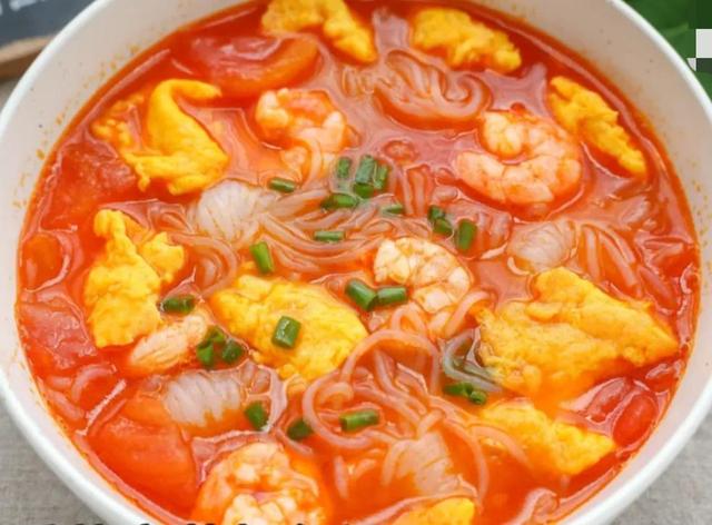 海带豆腐虾皮西红柿汤的功效，番茄豆腐海带汤（热量低营养又高全家都爱喝）