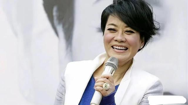 突发心梗！毛阿敏老公解直锟猝然离世，享年60岁，疼爱毛阿敏18年