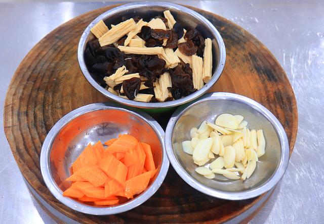 老年人吃什么补钙，中老年人补钙每天要喝多少牛奶（常吃这5种食物）