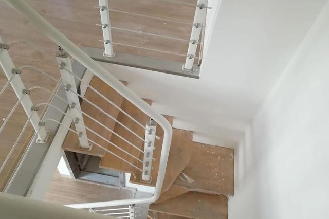 顶楼复式为什么难出手，住过复式房子的感受（红极一时的顶层复式房）