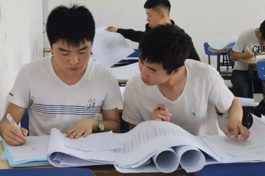 三本大学学费一年多少（贫困生考上三本）