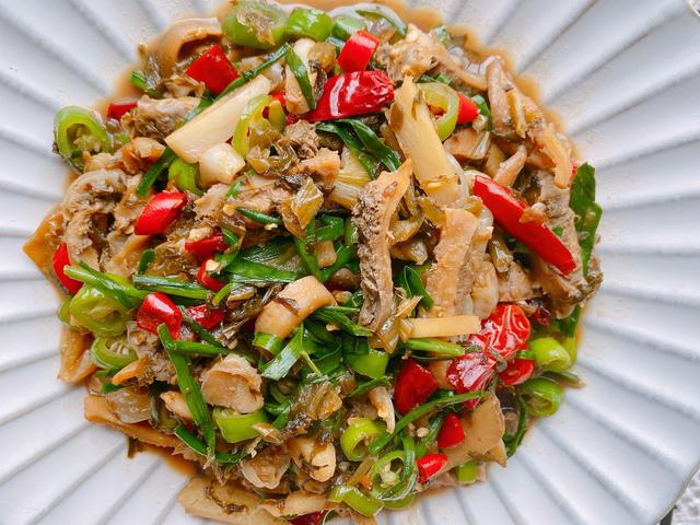 爆炒河蚌的做法，爆炒河蚌肉的做法（4月必吃的一种河鲜）