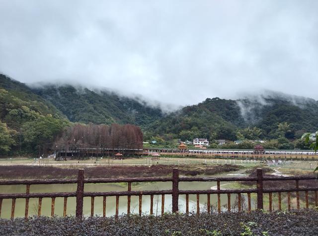 山涧溪水诗词佳句，描写山涧流水的优美句子（山涧小溪——一种惬意的生活）