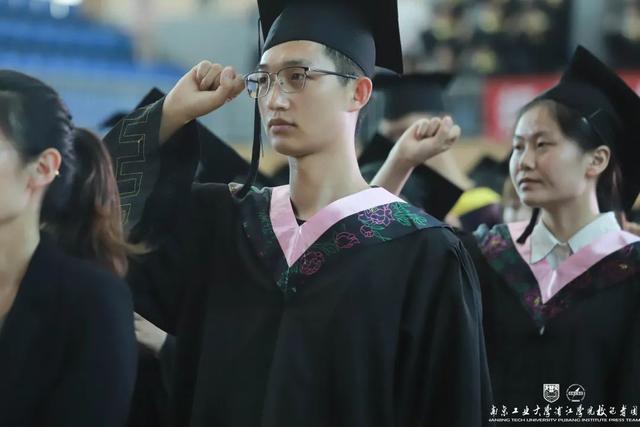 南京工业大学浦江学院毕业证，南京工业大学浦江学院毕业证图片（南京工业大学浦江学院举行2022届本科毕业典礼暨学位授予仪式）