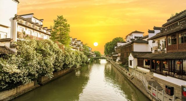 南京晚上哪里好玩的景点，上海旅游景点哪里好玩（共赴2022南京中秋佳节）