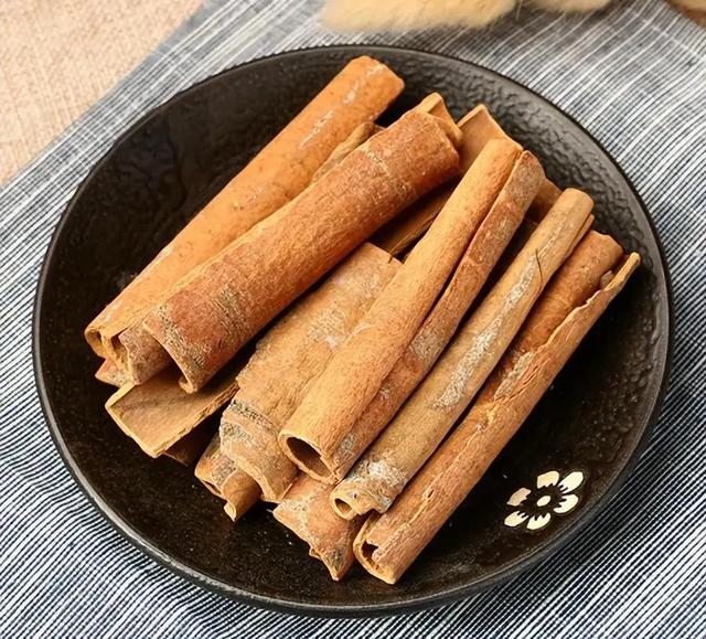 肉桂是什么，肉桂是什么东西图片（桂皮是桂花树还是桂圆树的皮）