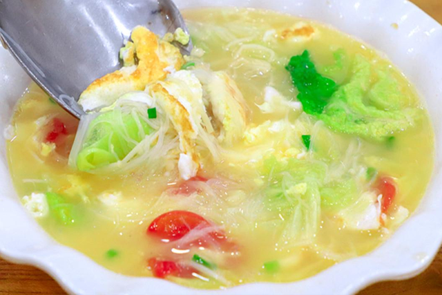 坐月子能吃哪些食物，产妇坐月子多吃哪些食物比较好（提醒中老年人：少吃面条米饭）